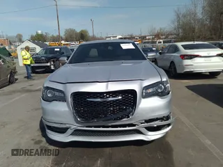 2020 Chrysler 300 S z VIN 2C3CCABGXLH103516, wystawiony jako IAAI lot #41918657 z przebiegiem 88 521 mil mil oraz . Historia ofert i sprzedaży dostępna na DreamBid. Obrazek 13.