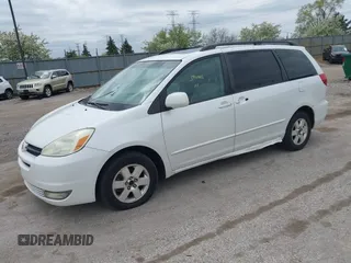 2004 Toyota Sienna XLE with VIN 5TDZA22C04S095332, listed as a IAAI auction lot 42146995 with 200,072 mi miles. Bid and sale history available at carsss.com. Image 2.