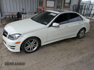 2012 Mercedes-Benz C 300 Sport z VIN WDDGF8BB2CF909763, wystawiony jako Copart lot #60150705 z przebiegiem 185 348 mil mil oraz Szkoda całkowita • Salvage title. Historia ofert i sprzedaży dostępna na DreamBid. Obrazek 1.