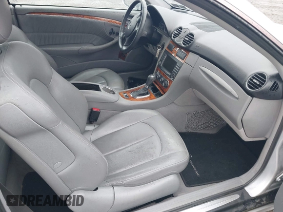 2006 Mercedes-Benz CLK 350 z VIN WDBTK56G96T070630, wystawiony jako IAAI lot #42333646 z przebiegiem 117 576 mil mil oraz . Historia ofert i sprzedaży dostępna na DreamBid. Obrazek 5.