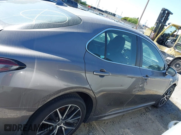 2022 Toyota Camry SE with VIN 4T1T11AKXNU683921, listed as a IAAI auction lot 41667833 with 26,578 mi miles and . Bid and sale history available at DreamBid. Image 13.
