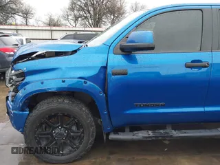 2018 Toyota Tundra SR5 z VIN 5TFDW5F16JX752629, wystawiony jako IAAI lot #41546196 z przebiegiem 105 247 mil mil oraz . Historia ofert i sprzedaży dostępna na DreamBid. Obrazek 18.