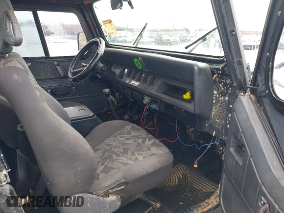 1995 Jeep Wrangler S with VIN 1J4FY19P0SP258399, listed as a IAAI auction lot 41970320 with 151,621 mi miles. Bid and sale history available at carsss.com. Image 5.