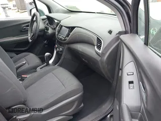 2017 Chevrolet Trax LT with VIN 3GNCJLSB3HL285082, listed as a IAAI auction lot 41934645 with 9,203 mi miles. Bid and sale history available at carsss.com. Image 5.