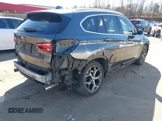 2018 BMW X1 xDrive28i z VIN WBXHT3C31J3H31737, wystawiony jako IAAI lot #41698670 z przebiegiem 68 017 mil mil oraz . Historia ofert i sprzedaży dostępna na DreamBid. Obrazek 4.