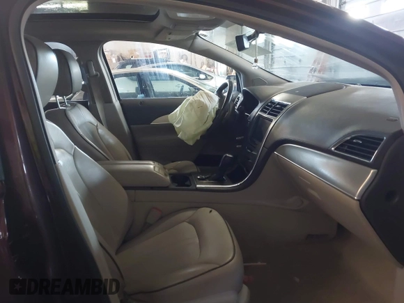 2012 Lincoln MKX with VIN 2LMDJ8JKXCBL17915, listed as a IAAI auction lot 41845644 with 172,433 mi miles and . Bid and sale history available at DreamBid. Image 5.