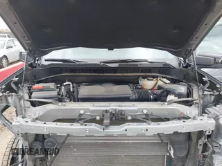 2021 Chevrolet Silverado 1500 RST z VIN 3GCUYEED5MG187904, wystawiony jako IAAI lot #41891792 z przebiegiem 73 115 mil mil oraz . Historia ofert i sprzedaży dostępna na DreamBid. Obrazek 10.