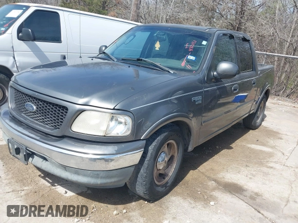 2003 Ford F-150 XLT with VIN 1FTRW076X3KA76379, listed as a IAAI auction lot 41821131 with 221,081 mi miles. Bid and sale history available at carsss.com. Image 6.
