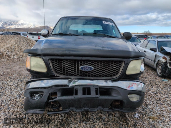 2002 Ford F-150 XLT with VIN 1FTRW08L62KD89268, listed as a Copart auction lot 45555235 with 187,322 mi miles and Salvage Title. Bid and sale history available at carsss.com. Image 5.