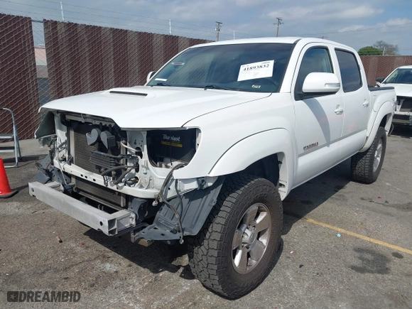 2013 Toyota Tacoma with VIN 3TMLU4EN8DM103635, listed as a IAAI auction lot 41893832 with 198,290 mi miles. Bid and sale history available at carsss.com. Image 17.