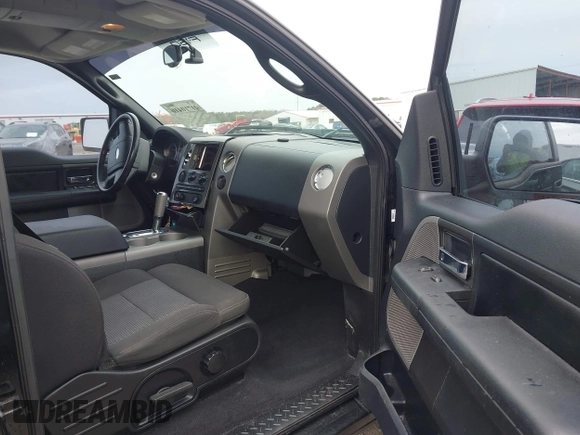 2005 Ford F-150 XLT with VIN 1FTPX14525FA14833, listed as a IAAI auction lot 41710410 with 120,458 mi miles. Bid and sale history available at carsss.com. Image 5.