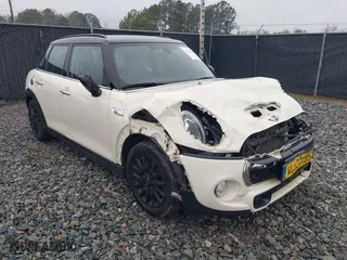 2016 MINI Cooper Hardtop 4 Door S with VIN WMWXU3C52G2D30121, listed as a IAAI auction lot 41521841 with 82,334 mi miles. Bid and sale history available at carsss.com. Image 1.