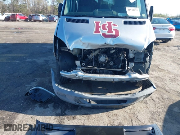 2012 Mercedes-Benz Sprinter Passenger with VIN WDZPE7CC6C5625069, listed as a IAAI auction lot 41922635 with 102,975 mi miles. Bid and sale history available at carsss.com. Image 6.