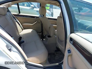 2005 BMW 3 Series 325i with VIN WBAET37475NH06710, listed as a IAAI auction lot 42581829 with 189,453 mi miles and . Bid and sale history available at DreamBid. Image 8.