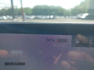 2018 Tesla Model 3 Long Range Battery z VIN 5YJ3E1EB9JF086703, wystawiony jako IAAI lot #42290193 z przebiegiem 46 255 mil mil oraz . Historia ofert i sprzedaży dostępna na DreamBid. Obrazek 18.