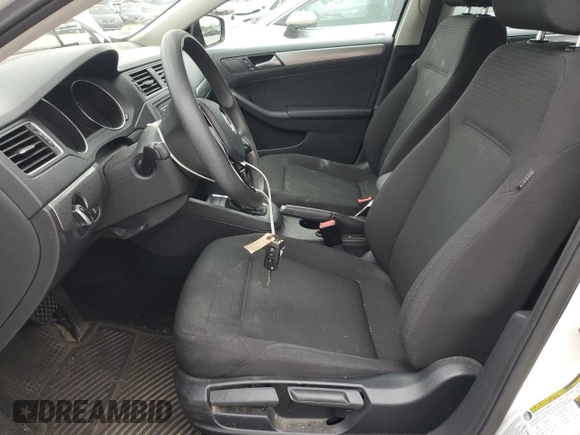 2015 Volkswagen Jetta SE z VIN 3VWD17AJ8FM212937, wystawiony jako Copart lot #56936995 z przebiegiem 99 158 mil mil oraz Czysty tytuł • Clean title. Historia ofert i sprzedaży dostępna na DreamBid. Obrazek 7.