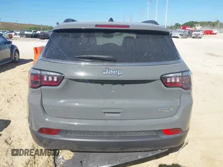 2024 Jeep Compass Latitude with VIN 3C4NJDBN5RT586715, listed as a IAAI auction lot 41840320 with 5,636 mi miles and . Bid and sale history available at DreamBid. Image 17.