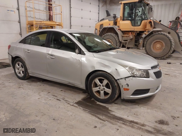 2014 Chevrolet Cruze 1LT with VIN 1G1PC5SB1E7119104, listed as a IAAI auction lot 41887771 with 173,734 mi miles. Bid and sale history available at carsss.com. Image 1.