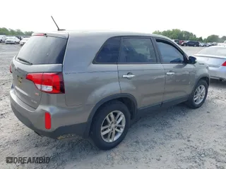 2015 Kia Sorento LX with VIN 5XYKT3A63FG619621, listed as a IAAI auction lot 39313273 with 258,119 mi miles. Bid and sale history available at carsss.com. Image 4.