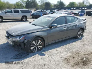 2019 Nissan Altima SV z VIN 1N4BL4DV7KC156847, wystawiony jako Copart lot #53670495 z przebiegiem 59 557 mil mil oraz Szkoda całkowita • Salvage title. Historia ofert i sprzedaży dostępna na DreamBid. Obrazek 1.