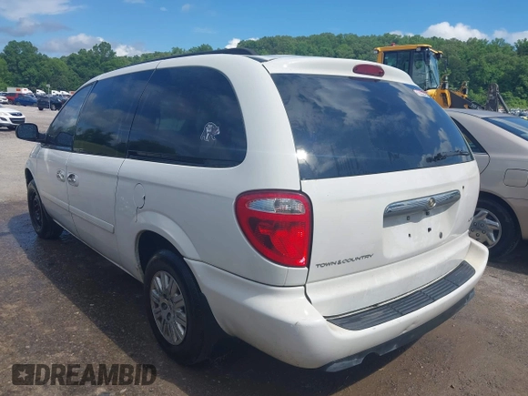 2006 Chrysler Town & Country LX z VIN 1A4GP44R16B751237, wystawiony jako IAAI lot #42276090 z przebiegiem 229 450 mil mil oraz . Historia ofert i sprzedaży dostępna na DreamBid. Obrazek 3.