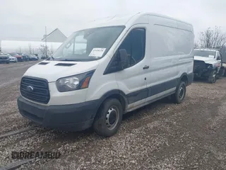 2019 Ford Transit z VIN 1FTYR1CM4KKA00667, wystawiony jako IAAI lot #41430228 z przebiegiem 252 757 mil mil oraz . Historia ofert i sprzedaży dostępna na DreamBid. Obrazek 17.