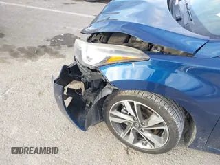2015 Hyundai Elantra SE z VIN 5NPDH4AE0FH630351, wystawiony jako IAAI lot #41405235 z przebiegiem 122 199 mil mil oraz . Historia ofert i sprzedaży dostępna na DreamBid. Obrazek 17.