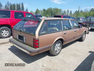 1988 Chevrolet Celebrity z VIN 1G1AW81W0J6173951, wystawiony jako IAAI lot #42173499 z przebiegiem 93 453 mil mil oraz . Historia ofert i sprzedaży dostępna na DreamBid. Obrazek 4.