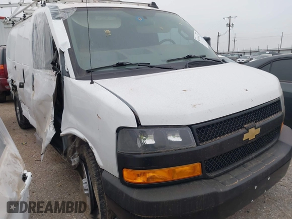 2023 Chevrolet Express Cargo z VIN 1GCWGAFP0P1104007, wystawiony jako IAAI lot #41433813 z przebiegiem 80 352 mil mil oraz . Historia ofert i sprzedaży dostępna na DreamBid. Obrazek 1.