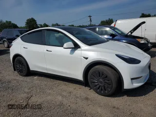 2024 Tesla Model Y Long Range with VIN 7SAYGDEE3RA300642, listed as a Copart auction lot 60530375 with 8,361 mi miles and Salvage title. Bid and sale history available at DreamBid. Image 4.