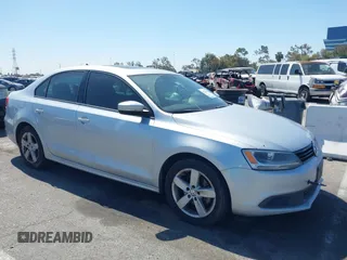 2012 Volkswagen Jetta TDI с VIN 3VW3L7AJ0CM465784, выставлен на аукционе IAAI как лот 42233430 с пробегом 297 070 миль миль и . История ставок и продаж доступна на DreamBid. Изображение 1.
