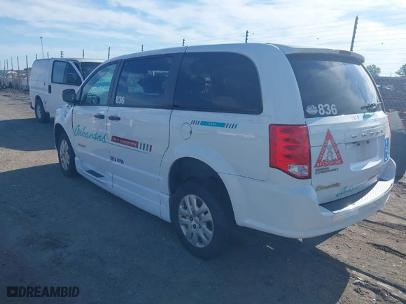2019 Dodge Grand Caravan SE with VIN 2C7WDGBG7KR808178, listed as a IAAI auction lot 39601907 with 128,458 mi miles. Bid and sale history available at carsss.com. Image 3.