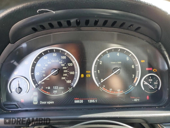 2013 BMW 5 Series 550i xDrive z VIN WBAFU9C59DDY72859, wystawiony jako Copart lot #56211465 z przebiegiem 98 620 mil mil oraz Szkoda całkowita • Salvage title. Historia ofert i sprzedaży dostępna na DreamBid. Obrazek 9.