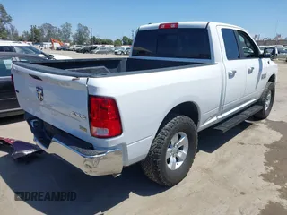 2017 Ram 1500 SLT z VIN 1C6RR7GG5HS583441, wystawiony jako IAAI lot #42391078 z przebiegiem 129 043 mil mil oraz . Historia ofert i sprzedaży dostępna na DreamBid. Obrazek 4.