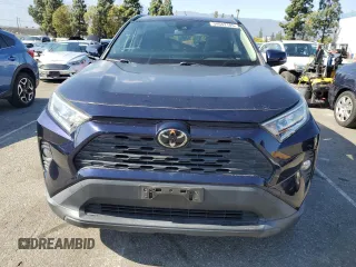 2019 Toyota RAV4 XLE with VIN JTMW1RFV8KD012701, listed as a Copart auction lot 54642105 with 25,747 mi miles and Salvage Title. Bid and sale history available at carsss.com. Image 5.
