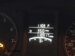 2014 Volkswagen Jetta S z VIN 3VW2K7AJXEM208116, wystawiony jako IAAI lot #42076606 z przebiegiem 118 917 mil mil oraz . Historia ofert i sprzedaży dostępna na DreamBid. Obrazek 16.