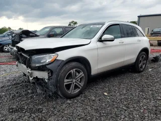 2016 Mercedes-Benz GLC 300 z VIN WDC0G4JBXGF097681, wystawiony jako Copart lot #56835715 z przebiegiem 130 033 mil mil oraz Szkoda całkowita • Salvage title. Historia ofert i sprzedaży dostępna na DreamBid. Obrazek 1.