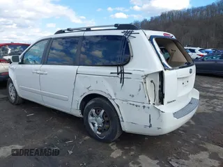 2008 Kia Sedona LX with VIN KNDMB233486240593, listed as a IAAI auction lot 41639585 with 173,067 mi miles. Bid and sale history available at carsss.com. Image 3.