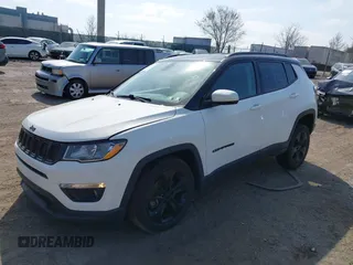 2018 Jeep Compass Latitude with VIN 3C4NJDBB2JT457535, listed as a IAAI auction lot 41797591 with 34,026 mi miles. Bid and sale history available at carsss.com. Image 2.