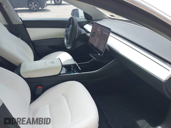 2020 Tesla Model 3 Long Range z VIN 5YJ3E1EB0LF712545, wystawiony jako IAAI lot #42198461 z przebiegiem 22 322 mil mil oraz . Historia ofert i sprzedaży dostępna na DreamBid. Obrazek 5.