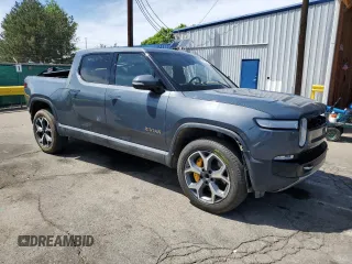 2023 Rivian R1T Adventure z VIN 7FCTGAAA4PN021950, wystawiony jako Copart lot #57800485 z przebiegiem 2 480 mil mil oraz Szkoda całkowita • Salvage title. Historia ofert i sprzedaży dostępna na DreamBid. Obrazek 4.