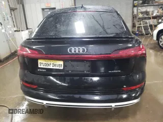 2022 Audi e-tron Sportback S line Premium Plus z VIN WA12AAGE4NB022165, wystawiony jako Copart lot #43021435 z przebiegiem 28 760 mil mil oraz Szkoda całkowita • Salvage title. Historia ofert i sprzedaży dostępna na DreamBid. Obrazek 6.