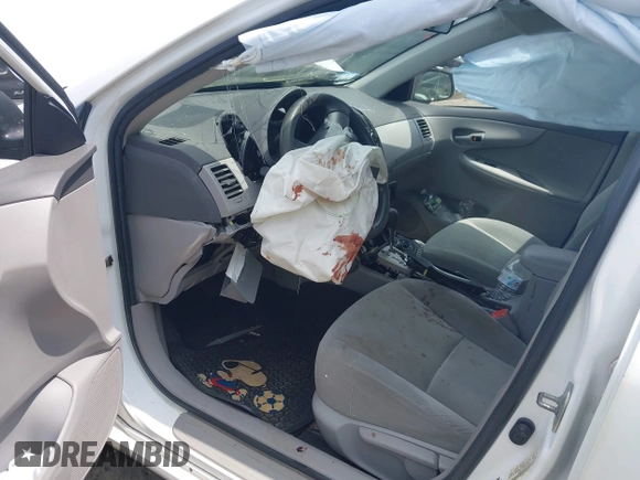 2010 Toyota Corolla z VIN 1NXBU4EE1AZ194049, wystawiony jako IAAI lot #42392408 z przebiegiem Nie podano mil oraz . Historia ofert i sprzedaży dostępna na DreamBid. Obrazek 5.