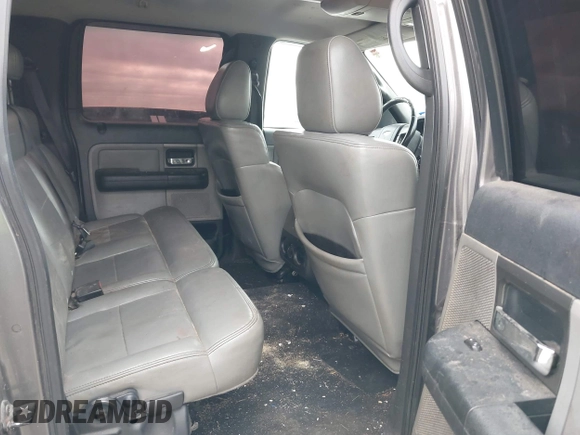 2004 Ford F-150 XLT with VIN 1FTPW14524KB02788, listed as a IAAI auction lot 42112101 with 225,105 mi miles. Bid and sale history available at carsss.com. Image 8.