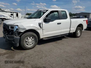 2022 Ford F-150 XL z VIN 1FTFX1E51NFA73401, wystawiony jako Copart lot #56049955 z przebiegiem 91 304 mil mil oraz Szkoda całkowita • Salvage title. Historia ofert i sprzedaży dostępna na DreamBid. Obrazek 1.