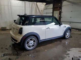 2009 MINI Hardtop S with VIN WMWMF73509TW83066, listed as a Copart auction lot 58603205 with 113,242 mi miles and Salvage title. Bid and sale history available at DreamBid. Image 3.