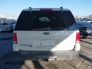 2005 Ford Expedition Special Service with VIN 1FMPU15575LA65295, listed as a IAAI auction lot 41658019 with 200,948 mi miles. Bid and sale history available at carsss.com. Image 17.