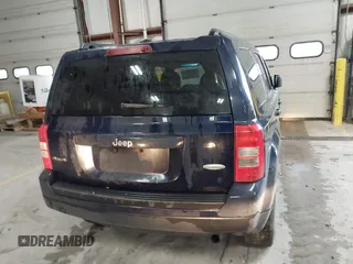 2014 Jeep Patriot Latitude z VIN 1C4NJRFB0ED730765, wystawiony jako IAAI lot #42309571 z przebiegiem 218 577 mil mil oraz . Historia ofert i sprzedaży dostępna na DreamBid. Obrazek 16.