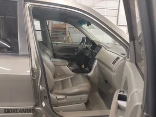 2007 Honda Pilot EX-L with VIN 2HKYF18767H538207, listed as a IAAI auction lot 41747624 with 214,026 mi miles. Bid and sale history available at carsss.com. Image 5.
