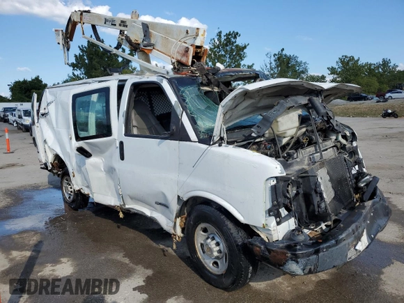 2005 Chevrolet Express Cargo z VIN 1GCHG35U151141642, wystawiony jako Copart lot #69855924 z przebiegiem 159 663 mil mil oraz Szkoda całkowita • Salvage title. Historia ofert i sprzedaży dostępna na DreamBid. Obrazek 1.